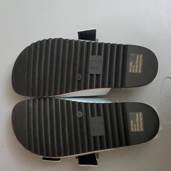 Mix No.6 faux fur slide sandals size 6M - Picture 5 of 6